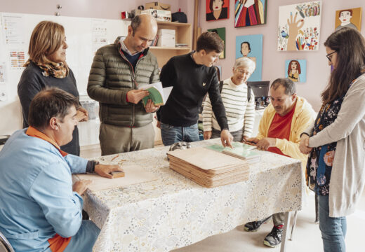 Membros do equipo de goberno de Ribeira visitan as instalacións da Asociación Ambar